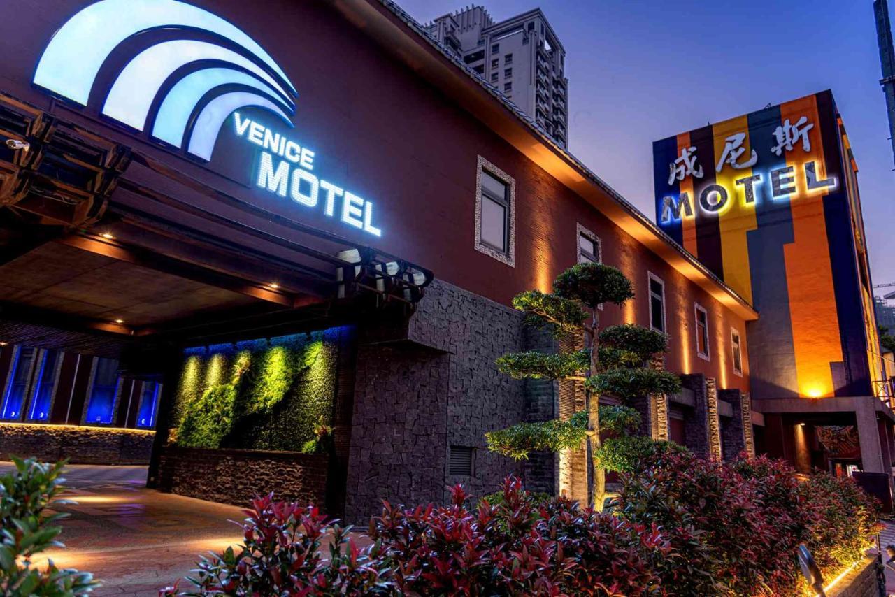 Venice Motel Taichung Exteriör bild