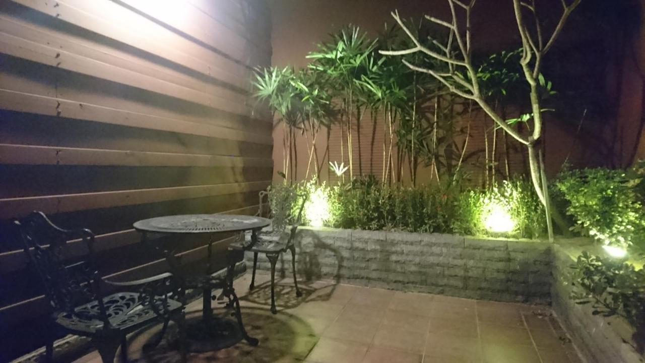 Venice Motel Taichung Exteriör bild